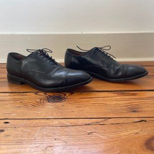 Allen Edmonds men’s 9.5D black Oxford with Woodlore Red Cedar Shoe Trees